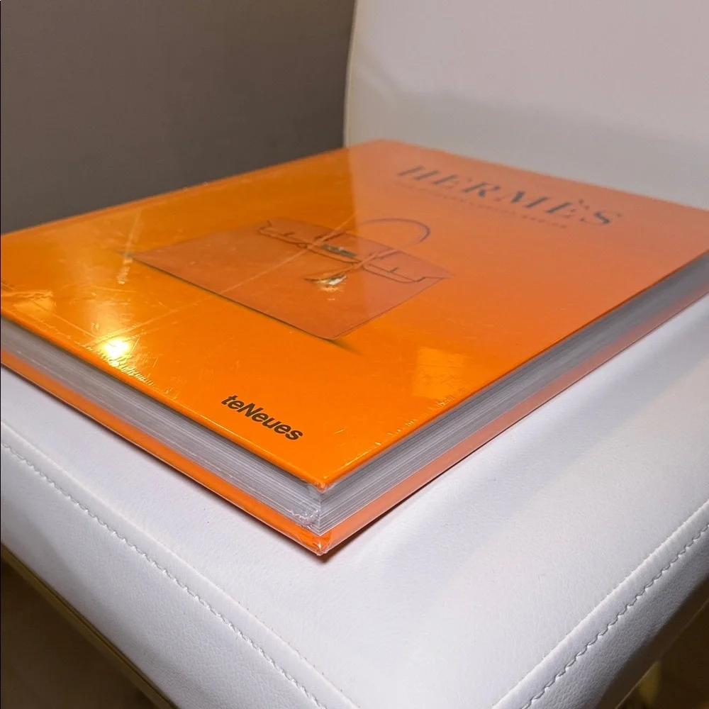 BRAND NEW - SEALED - TENEUES Hermes The Modern Luxury Series Coffee Table Book - Picture 7 of 8